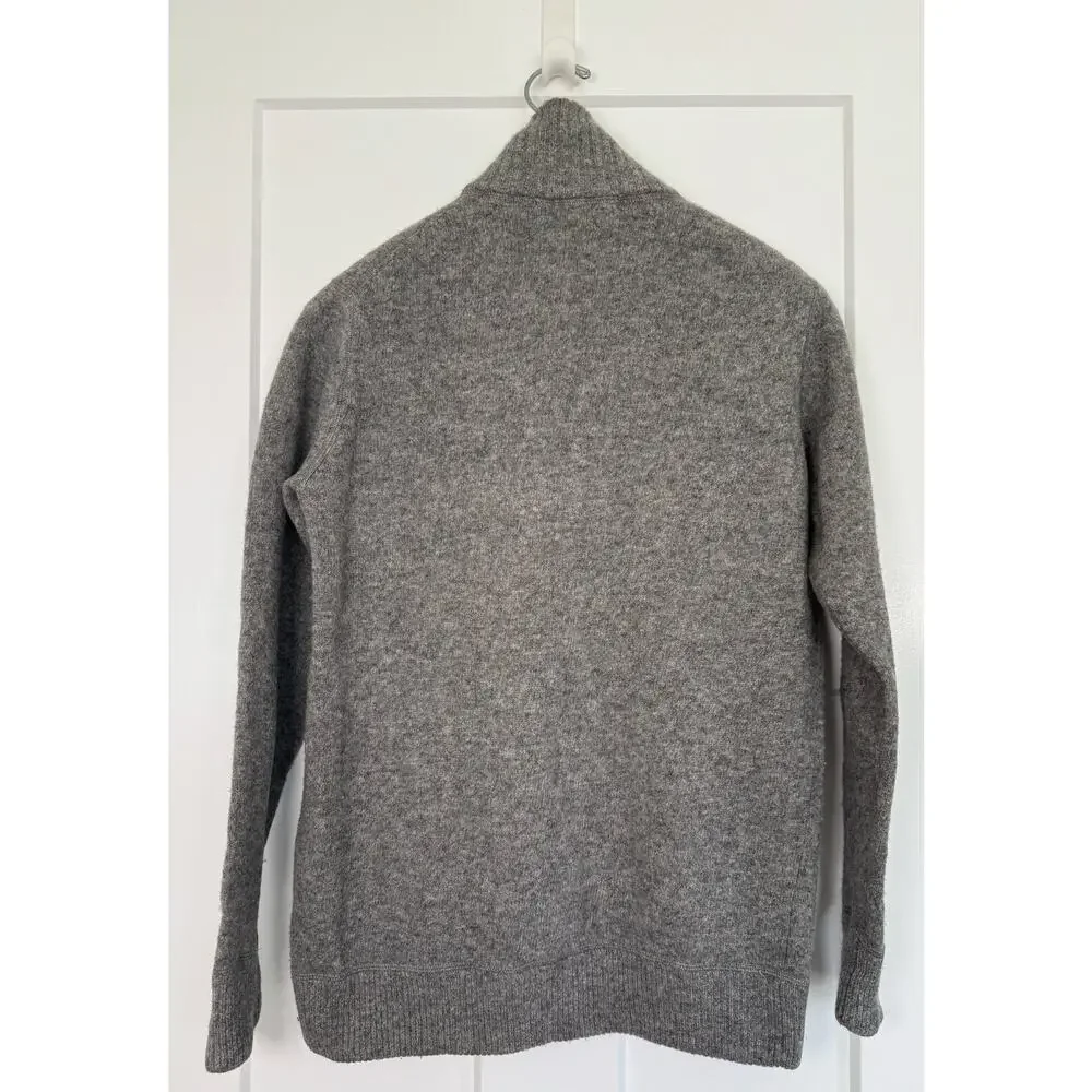 Gap Mens Sweater Size MEDIUM European Fit 100% Lambswool Gray Pullover